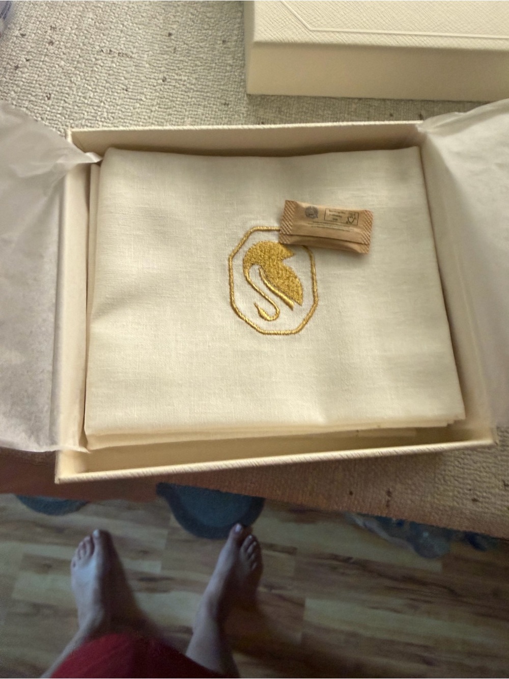 Swarovski brand new elegant placemats set of 4 with gold swan logo, great gift!!